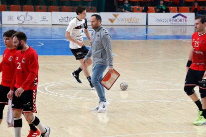 Imagen del partido entre el UBU San Pablo Burgos y Zarautz.