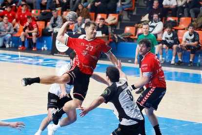 Imagen del partido entre el UBU San Pablo Burgos y Zarautz.