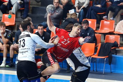 Imagen del partido entre el UBU San Pablo Burgos y Zarautz.