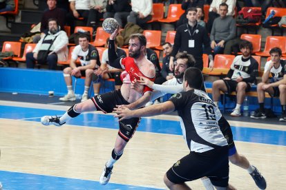 Imagen del partido entre el UBU San Pablo Burgos y Zarautz.
