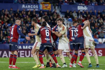 Imagen del partido entre el Levante y el Mirandés.