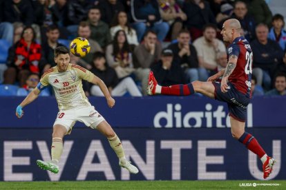 Imagen del partido entre el Levante y el Mirandés.