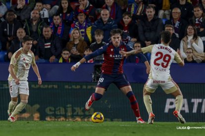 Imagen del partido entre el Levante y el Mirandés.
