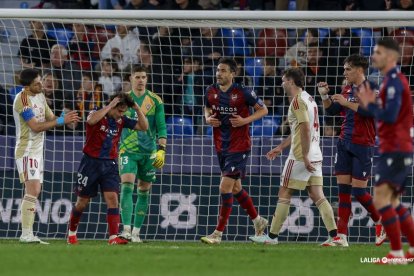 Imagen del partido entre el Levante y el Mirandés.