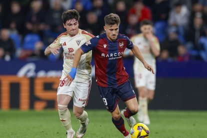 Imagen del partido entre el Levante y el Mirandés.