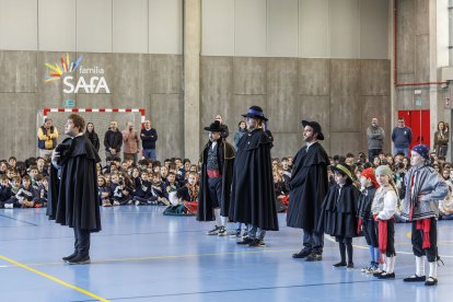 Canto a las Marzas en el colegio Sagrada Familia