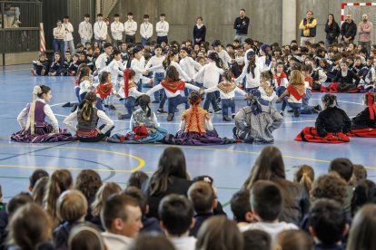 Canto a las Marzas en el colegio Sagrada Familia