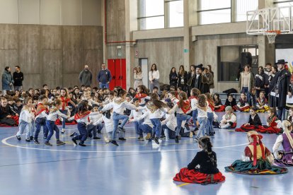 Canto a las Marzas en el colegio Sagrada Familia