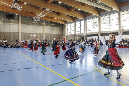 Canto a las Marzas en el colegio Sagrada Familia