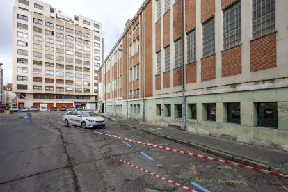 Vallado provisional instalado el día que arrancó la demolición del Mercado Norte, el 17 de febrero.