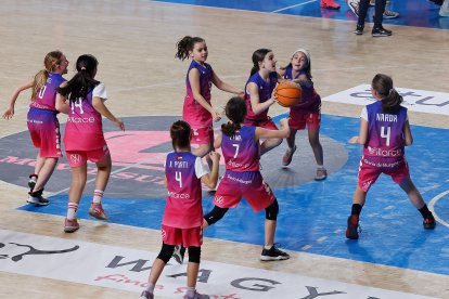 Imagen del partido de jugadoras de las categorías inferiores.