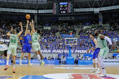 Imagen del partido entre el Silbö San Pablo Burgos y el Betis.