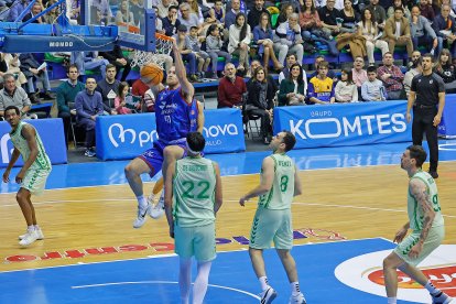 Imagen del partido entre el Silbö San Pablo Burgos y el Betis.