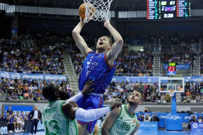 Imagen del partido entre el Silbö San Pablo Burgos y el Betis.