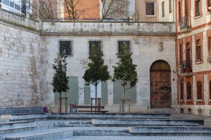 Vista del edificio municipal que albergó el restaurante Asador de Aranda y donde el PP quiere desarrollar un centro dedicado a la gastronomía y el vino.