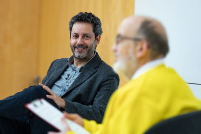 El cineasta y escritor madrileño relató varias anécdotas de su carrera con mucha simpatía.