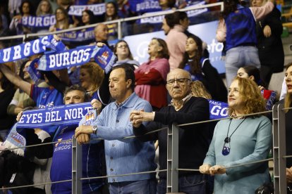 Imagen del partido entre el Silbö San Pablo Burgos y el Grupo Ureta Tizona Burgos.