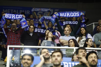 Imagen del partido entre el Silbö San Pablo Burgos y el Grupo Ureta Tizona Burgos.