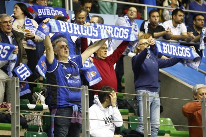 Imagen del partido entre el Silbö San Pablo Burgos y el Grupo Ureta Tizona Burgos.