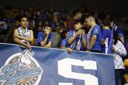 Imagen del partido entre el Silbö San Pablo Burgos y el Grupo Ureta Tizona Burgos.