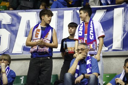 Imagen del partido entre el Silbö San Pablo Burgos y el Grupo Ureta Tizona Burgos.