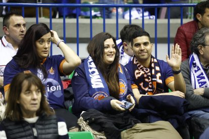 Imagen del partido entre el Silbö San Pablo Burgos y el Grupo Ureta Tizona Burgos.