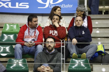 Imagen del partido entre el Silbö San Pablo Burgos y el Grupo Ureta Tizona Burgos.