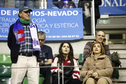 Imagen del partido entre el Silbö San Pablo Burgos y el Grupo Ureta Tizona Burgos.