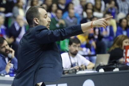 Imagen del partido entre el Silbö San Pablo Burgos y el Grupo Ureta Tizona Burgos.