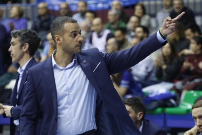 Imagen del partido entre el Silbö San Pablo Burgos y el Grupo Ureta Tizona Burgos.