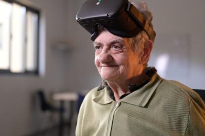 La emocion de recuperar sensaciones era una constante entre los usuarios de la residencia de Pradoluengo que participaron en la actiividad.