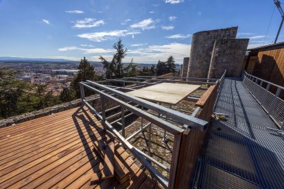 Así estaban las obras de remodelación del Castillo de Burgos, el pasado marzo.