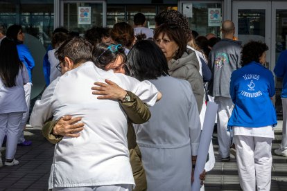 Los profesionales del Servicio de Microbiología, donde Bejarano trabajaba desde hace más de 5 años, estaban muy afectados por el suceso.