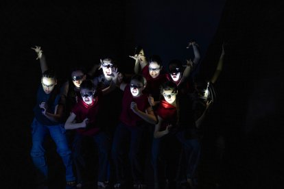 El alumnado de 1º a 4º de enseñanzas profesionales de la Escuela Profesional de Danza de Castilla y León 'Ana Laguna' de Burgos se estrenó en Cultural Caja de Burgos.
