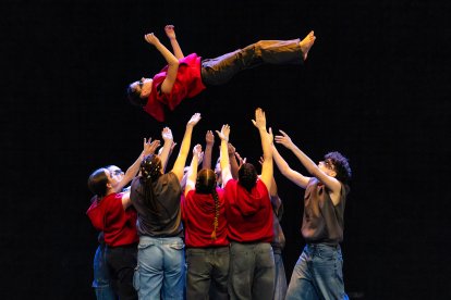 El alumnado de 1º a 4º de enseñanzas profesionales de la Escuela Profesional de Danza de Castilla y León 'Ana Laguna' de Burgos se estrenó en Cultural Caja de Burgos.
