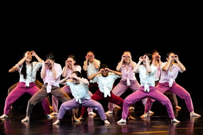 El alumnado de 1º a 4º de enseñanzas profesionales de la Escuela Profesional de Danza de Castilla y León 'Ana Laguna' de Burgos se estrenó en Cultural Caja de Burgos.