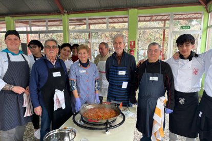 Imagen de los participantes en el curso de cocina de AFAR