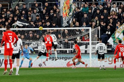 Imagen del partido entre el Burgos CF y el Almería.