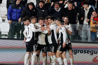 Imagen del partido entre el Burgos CF y el Almería.