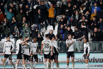 Imagen del partido entre el Burgos CF y el Almería.