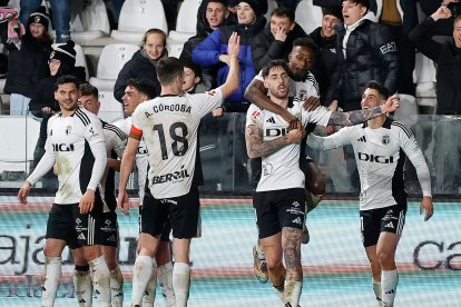 Imagen del partido entre el Burgos CF y el Almería.