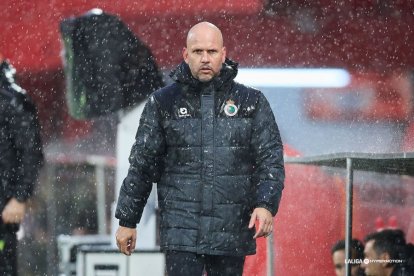 Imagen del partido entre el Mirandés y el Racing.