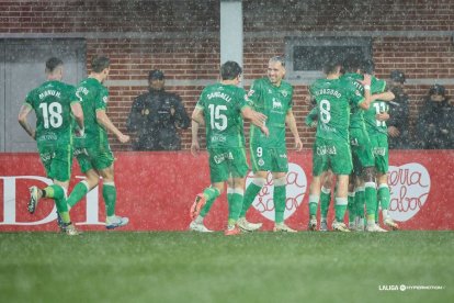 Imagen del partido entre el Mirandés y el Racing.