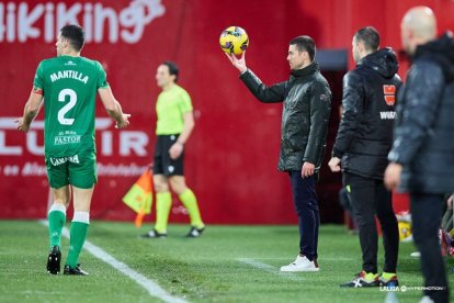 Imagen del partido entre el Mirandés y el Racing.