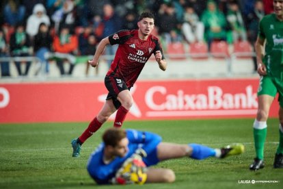 Imagen del partido entre el Mirandés y el Racing.