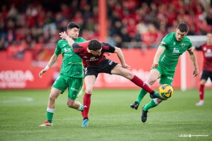 Imagen del partido entre el Mirandés y el Racing.