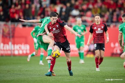 Imagen del partido entre el Mirandés y el Racing.