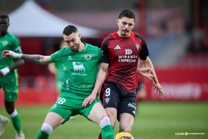 Imagen del partido entre el Mirandés y el Racing.