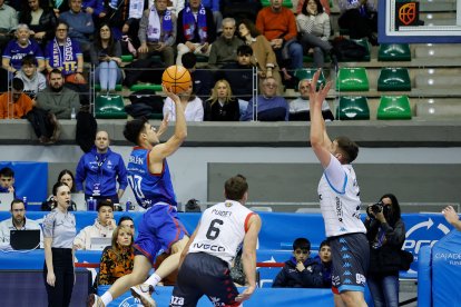 Imagen del partido entre el Silbö San Pablo Burgos y UEMC Real Valladolid.