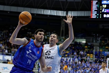 Imagen del partido entre el Silbö San Pablo Burgos y UEMC Real Valladolid.